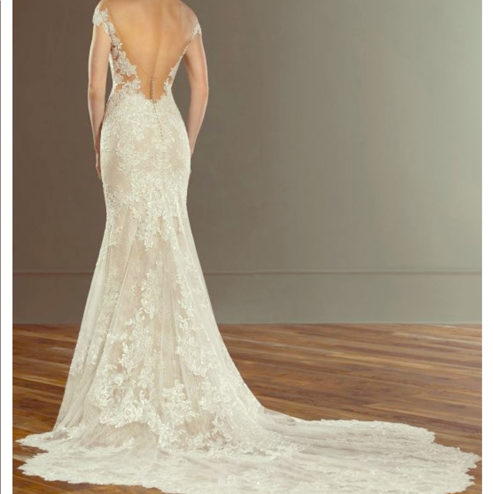 Essense of Australia Wedding Dress D2642 size 8